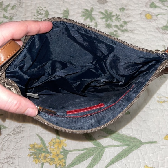 Tommy Hilfiger Monogram Crossbody - Picture 3 of 3